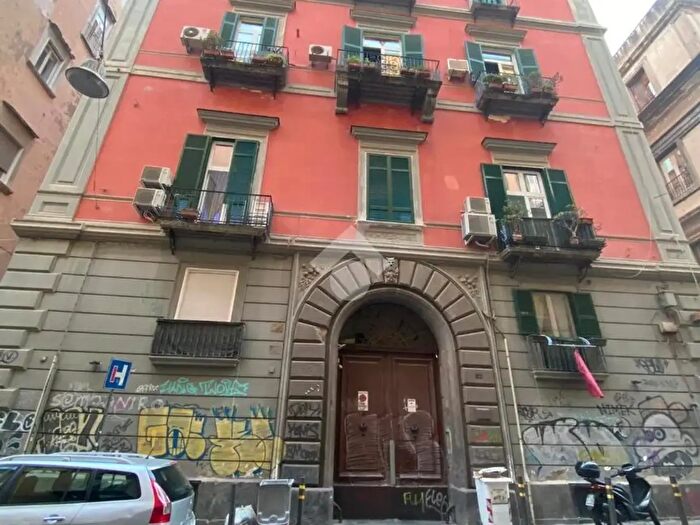 Appartamento con 5 locali in vendita in Via dei Carrozzieri a Monteoliveto, Napoli