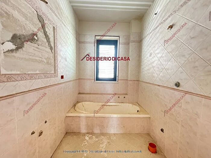 Appartamento trilocale in vendita in Viale a De Gasperi Lascari Pa Italia, Lascari