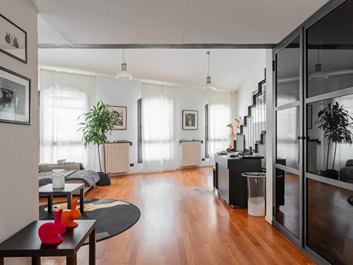 Appartamento con 7 locali in vendita in Via Riva di Reno, Bologna
