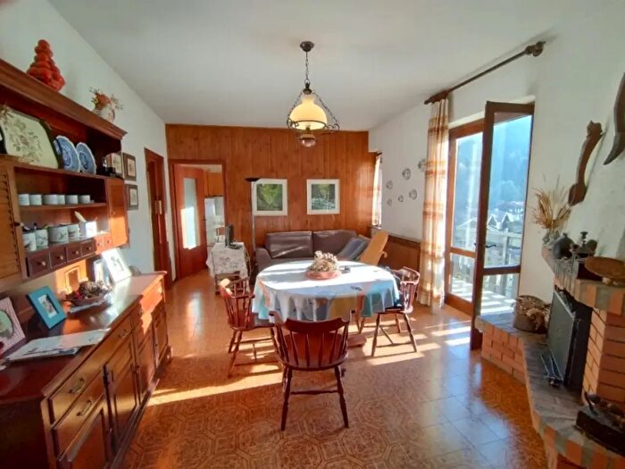 Appartamento quadrilocale in vendita in Via Piandass, Borno