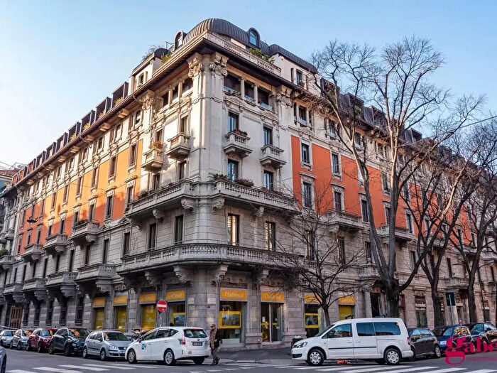 Appartamento trilocale in affitto in Bronzetti, Milano