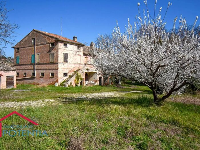 Casa con 6 locali in vendita in Cda Tergi, Potenza Picena