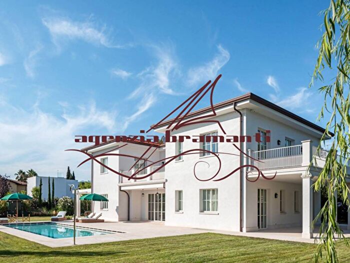 Casa con 6 locali in affitto in Via Francesco Carrara, Centro, Forte dei Marmi