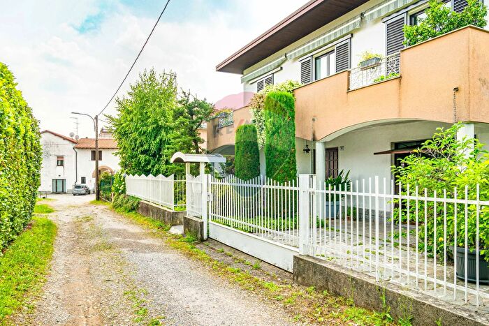 Casa con 6 locali in vendita in Via per Premezzo, Gallarate