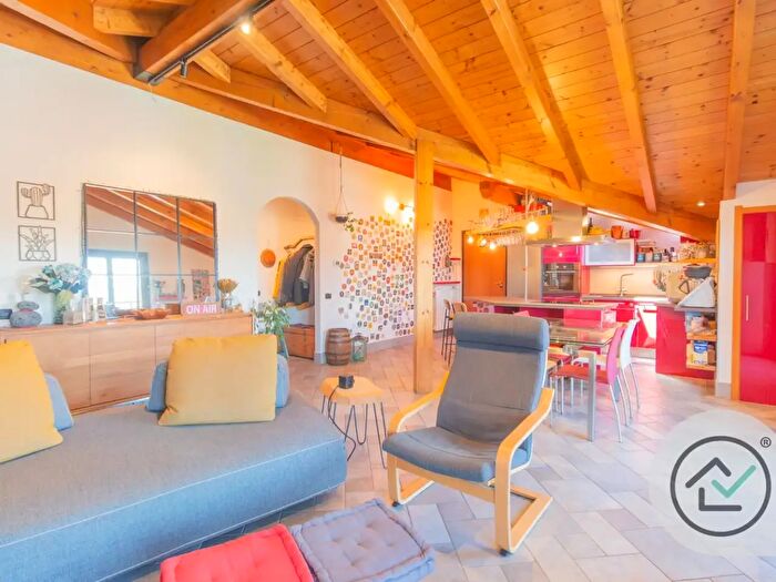 Casa quadrilocale in vendita in Via delle Peschiere b, Azzate