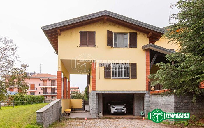 Casa con 6 locali in vendita in Caltignaga