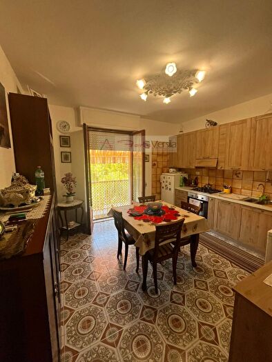 Appartamento trilocale in vendita in Via Poveromo, Massa