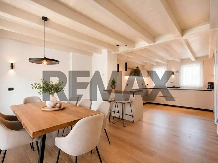 Appartamento con 7 locali in vendita in Via Belmonte, Roana