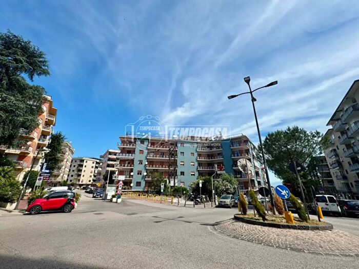 Appartamento con 5 locali in vendita in Via Eduardo Nicolardi, Napoli