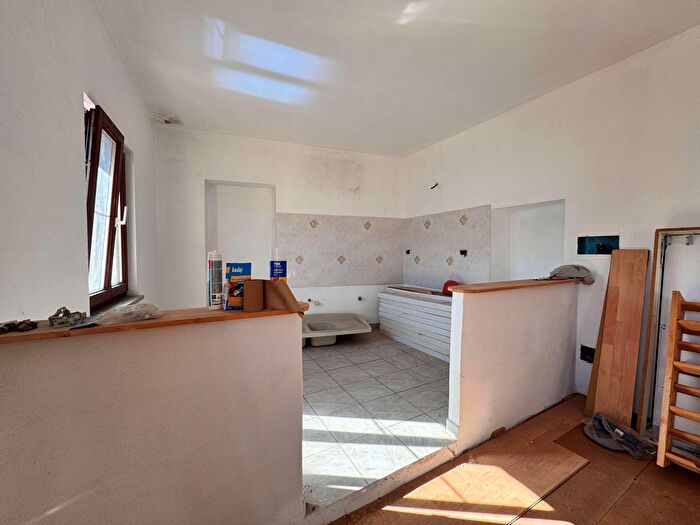 Casa con 9 locali in vendita in Via alla Chiesa Snc, Pornassio