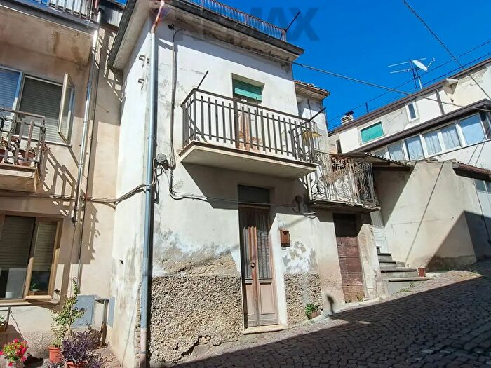 Casa con 8 locali in vendita in Via Duca degli Abruzzi, Roccascalegna