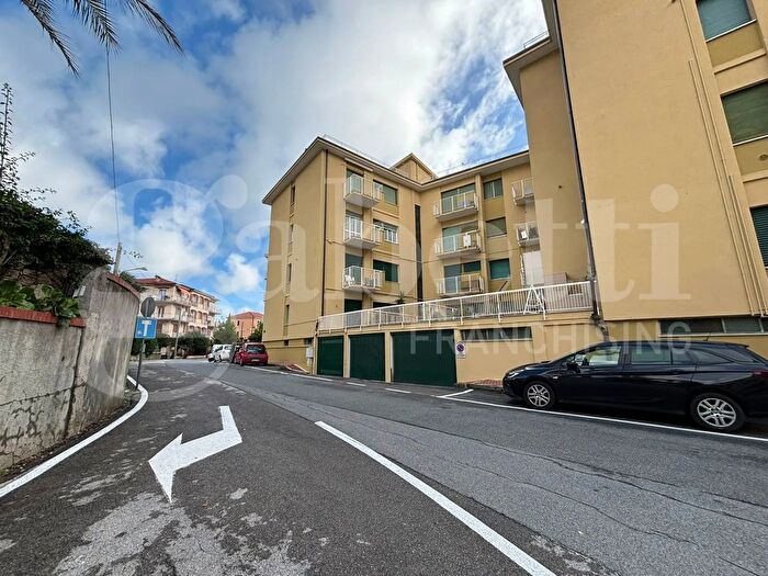 Appartamento monolocale in vendita in Via dei Conti Vacca, Finale Ligure