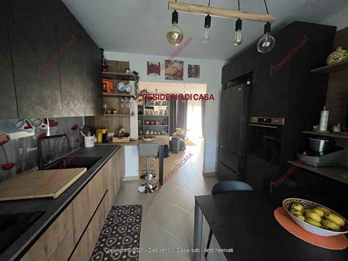 Appartamento con 6 locali in vendita in Lascari