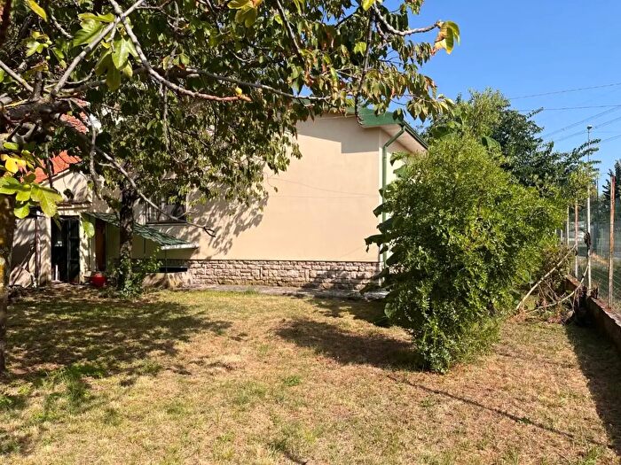 Casa con 5 locali in vendita in Seravezza