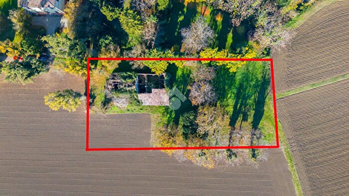 Casa con 6 locali in vendita in Via Romani, Reggio Emilia