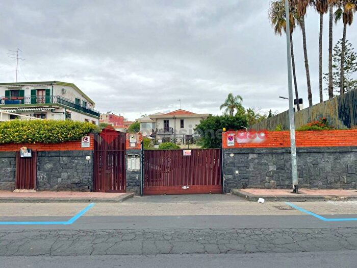 Appartamento bilocale in affitto in Via Antonello da Messina, Centro, Aci Castello