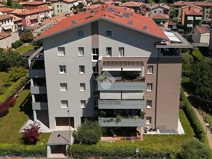 Appartamento trilocale in vendita in Via Selva, Verona