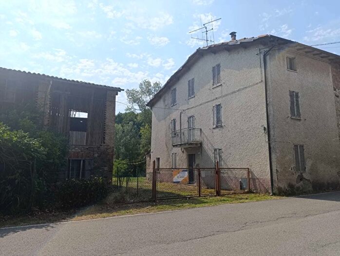 Casa con 8 locali in vendita in Fornovo Di Taro