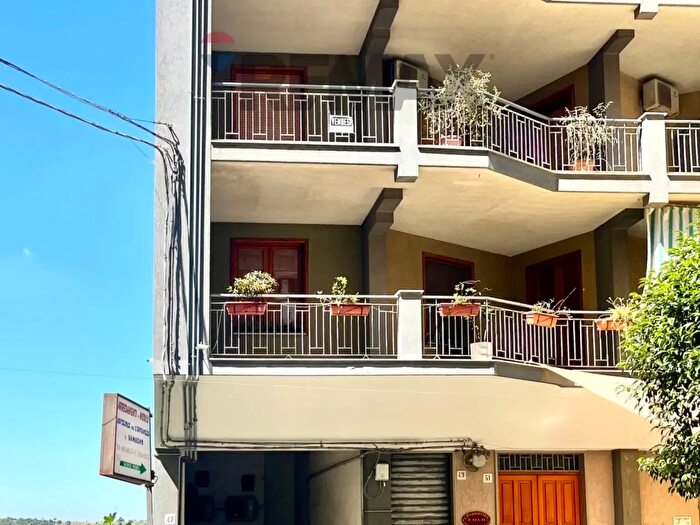 Appartamento con 8 locali in vendita in Viale della Rimembranza, Mineo
