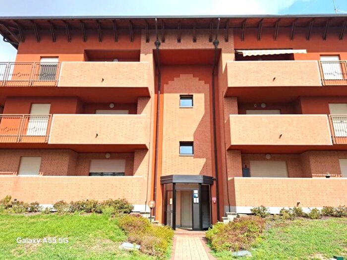 Appartamento trilocale in affitto in Via Vanvitelli, Cittadella Villaggio Dalmazia, Novara