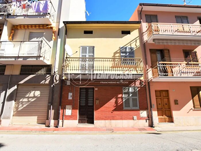 Casa trilocale in vendita in Via Benedetto Cairoli, Porto San Giorgio