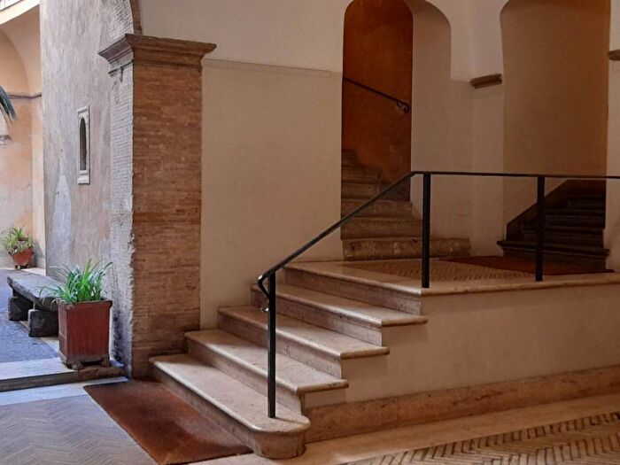 Appartamento trilocale in affitto in Via del Governo Vecchio, Piazza Navona, Roma