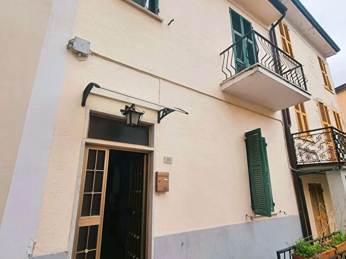 Appartamento con 8 locali in vendita in Ameglia