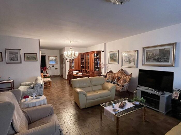 Casa con 6 locali in affitto in Via Martiri di Soweto, Baragalla Canalina, Reggio Emilia