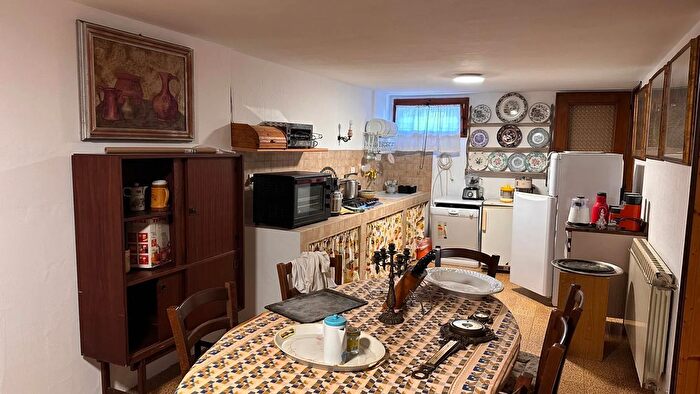 Casa quadrilocale in affitto in Via Madonnina, Luni