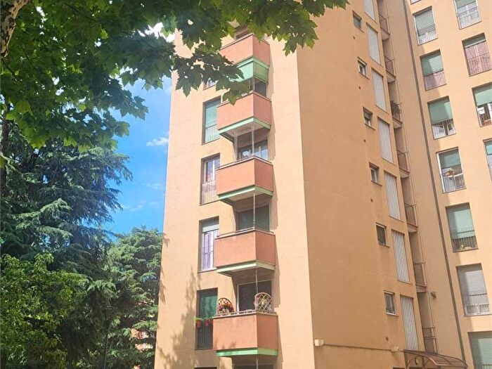 Appartamento trilocale in affitto in PIAZZA GASPARRI, Comasina, Milano