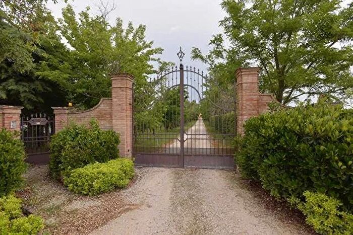 Casa con 10 locali in vendita in Ancona, Filottrano