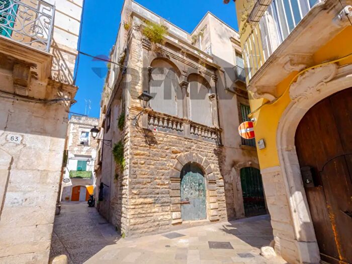 Casa con 10 locali in vendita in Via Maggiore, Bitonto