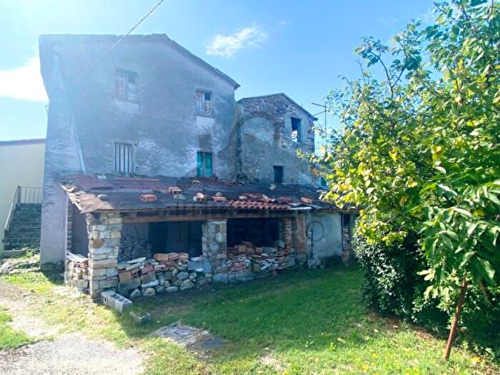 Casa con 6 locali in vendita in Strada Palena, San Leo