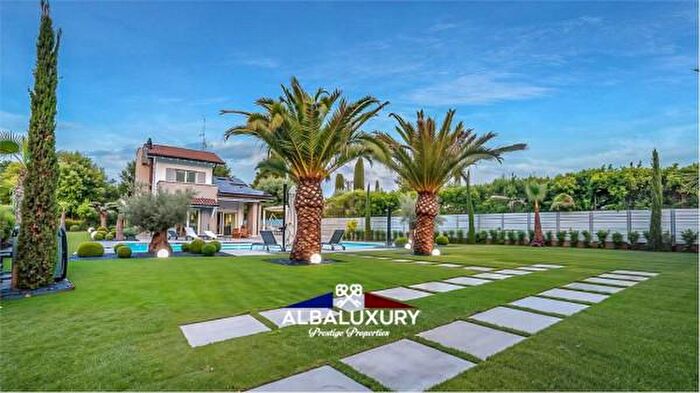 Casa con 5 locali in vendita in Via Antonio Vivaldi, Sirmione