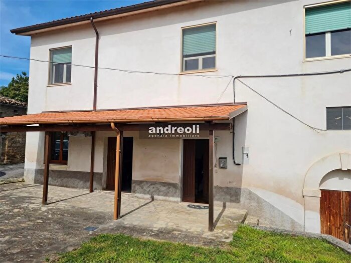 Casa quadrilocale in vendita in Serra San Quirico