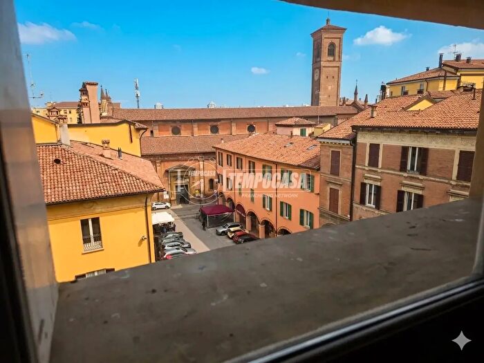 Appartamento con 5 locali in vendita in Piazza San Martino, Bologna