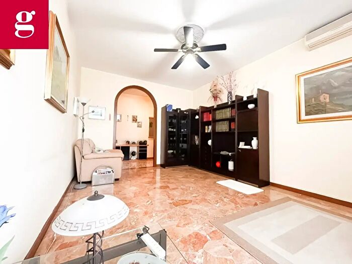 Appartamento trilocale in vendita in Via Val Cannobina, Milano