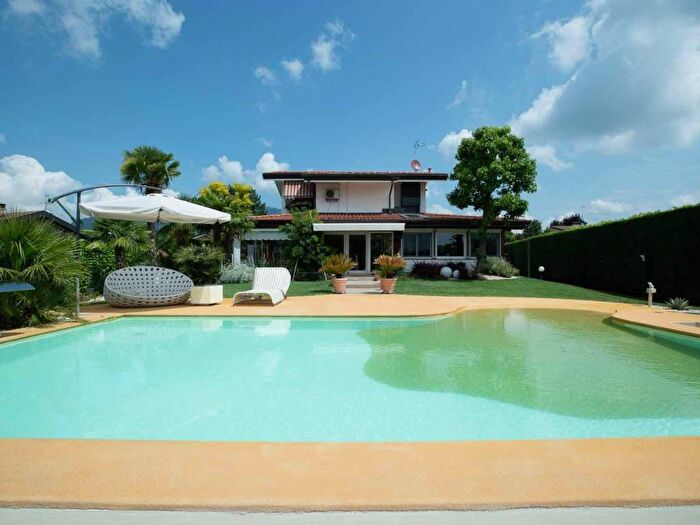 Casa trilocale in affitto in Via Roma, Centro, Barzago