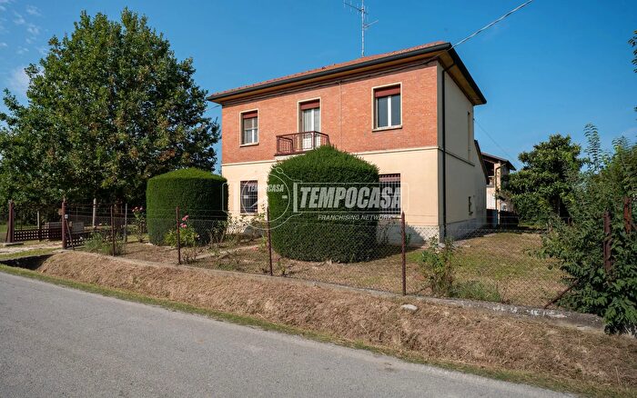 Casa con 5 locali in vendita in Via Basiago, Faenza