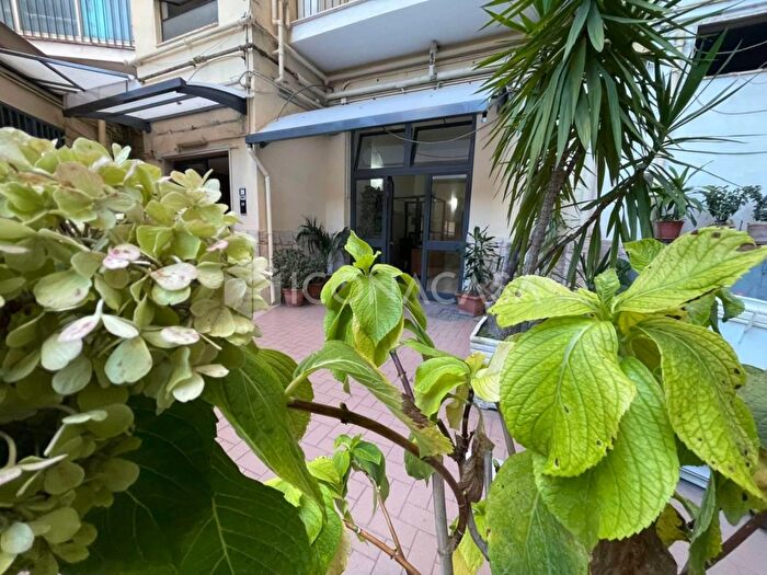 Appartamento quadrilocale in vendita in Piazzetta Arenella, Napoli