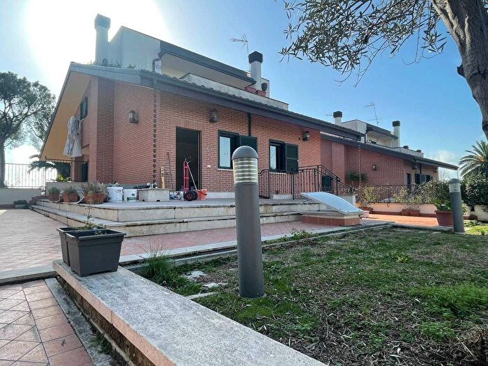 Casa con 5 locali in affitto in Via Giovanni Giuseppe Gizzi, Casal Lumbroso, Roma