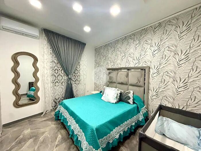 Appartamento quadrilocale in vendita in Via Mianella, Napoli