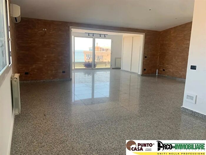 Appartamento con 5 locali in affitto in Via Federico Ferrari Orsi, Palermo
