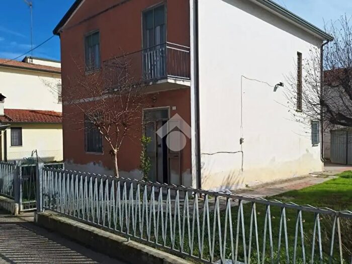 Casa con 5 locali in vendita in Via R Grieco, Bagnacavallo