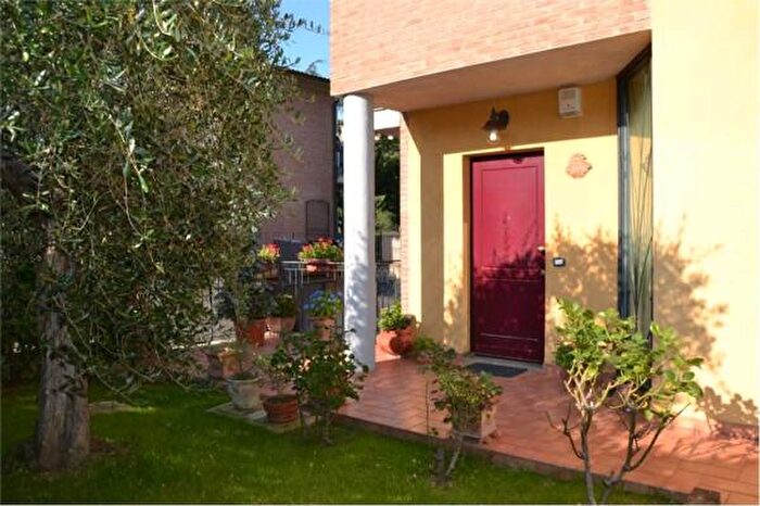 Casa con 6 locali in vendita in Sinalunga