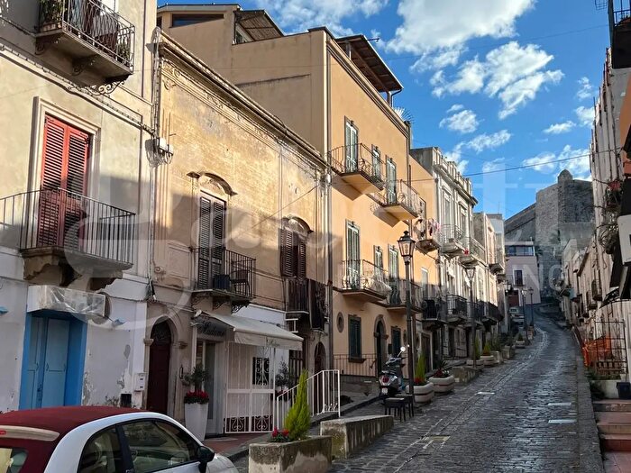 Appartamento trilocale in vendita in Via XXIV Maggio, Lipari