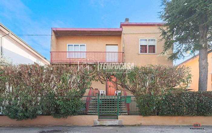 Casa con 8 locali in vendita in Viale Amsterdam, Rimini