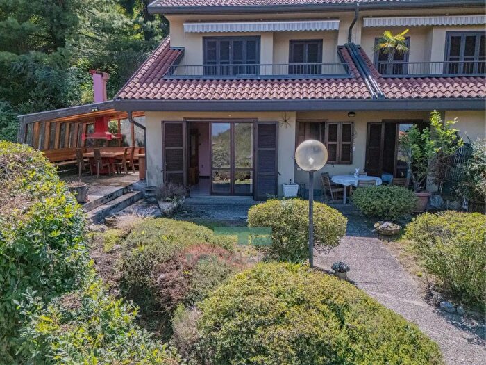 Appartamento quadrilocale in vendita in Via Pianezza, Brezzo Di Bedero