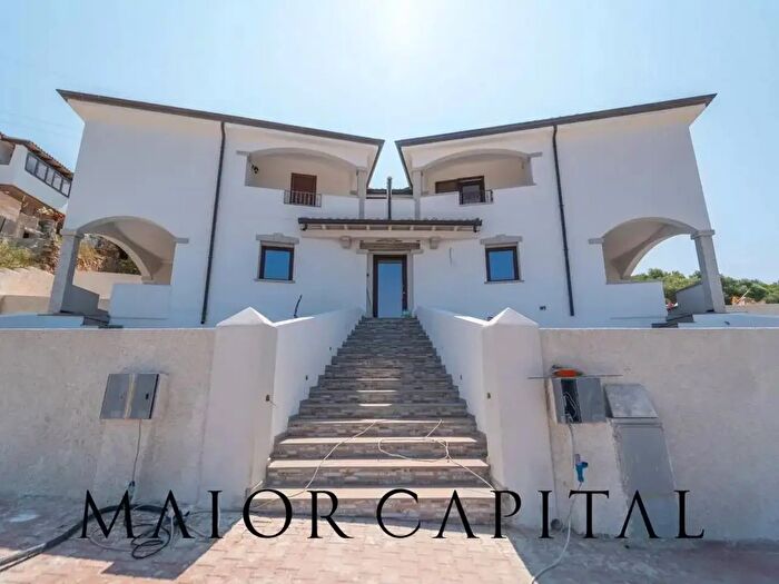 Appartamento con 5 locali in vendita in Budoni