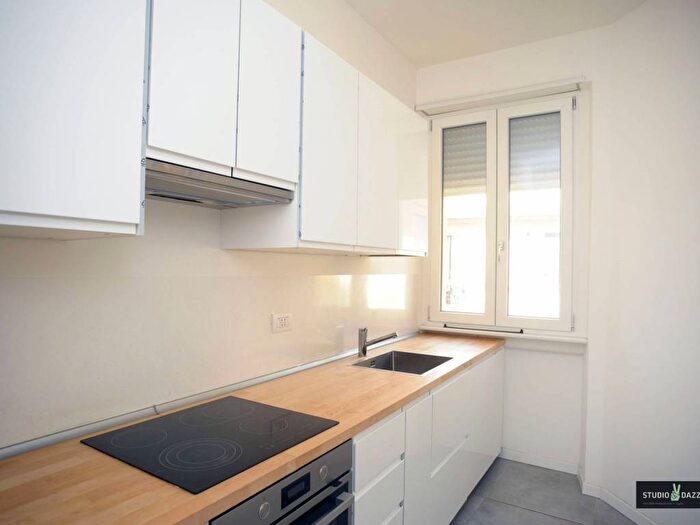 Appartamento bilocale in affitto in Via Giovanni Schiaparelli, Centrale, Milano